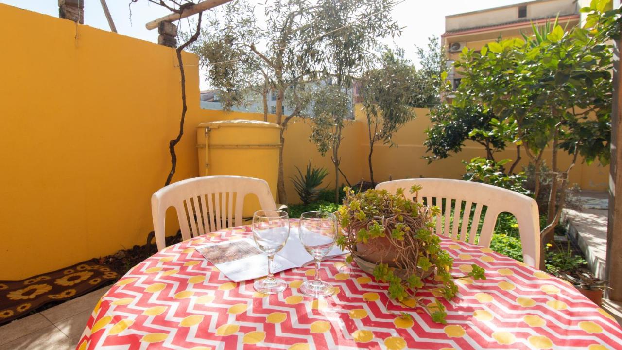 Yellow House-Villetta Con Giardino Oristano Exteriér fotografie